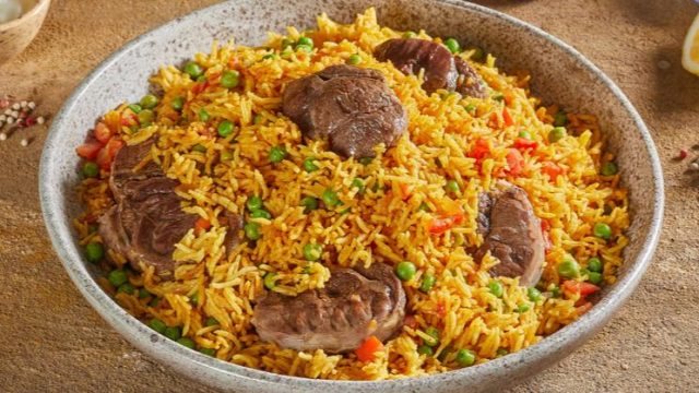 طريقة عمل الأرز المدخن باللحم