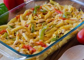 طريقة عمل مكرونة فاهيتا الدجاج بالكريمة