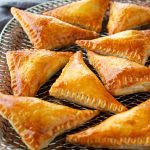 طريقة عمل فطيرة البف باللحم والخضار