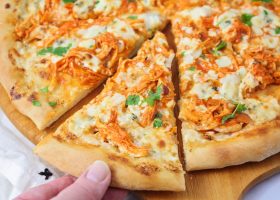 طريقة عمل بيتزا بصوص البافلو