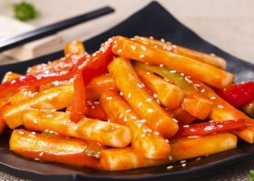 طريقة عمل كعك الأرز الكوري