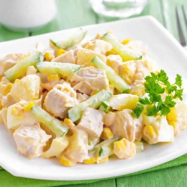 طريقة عمل سلطة الدجاج والذرة بالمايونيز