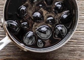 طريقة عمل مربى الجوز الأخضر