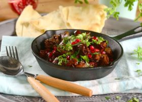 طريقة عمل كبد دجاج بالخضار ودبس الرمان