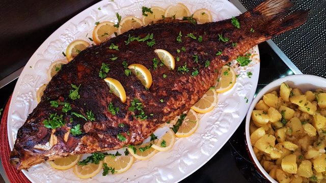 طريقة عمل سمكة مشوية بالفرن