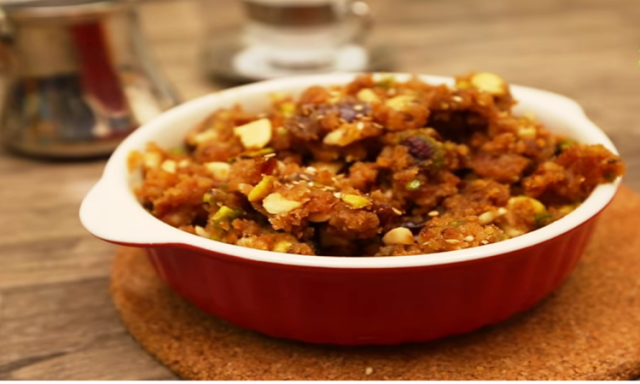 طريقة عمل القشد الملكي بالسميد