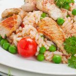 طريقة عمل أرز بالدجاج والبازيلا