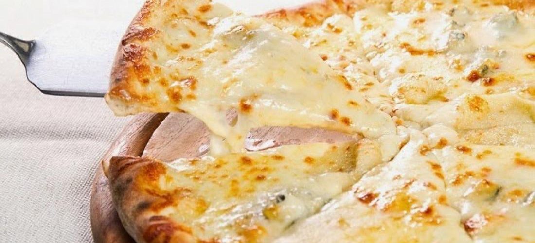 طريقة عمل البيتزا بصوص البشاميل