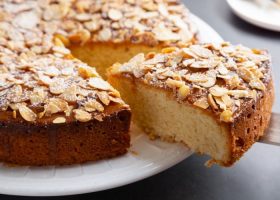 طريقة عمل كيكة الزبدة باللوز