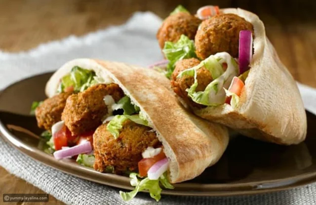 طريقة عمل شطائر الفلافل بالطحينة