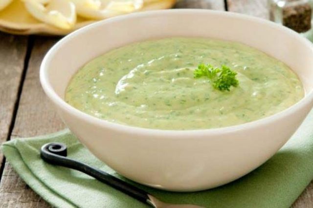 طريقة عمل شوربة الخيار بالكريمة