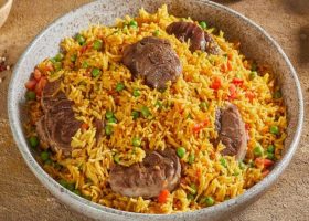 طريقة عمل أرز مع تكا لحم الخروف