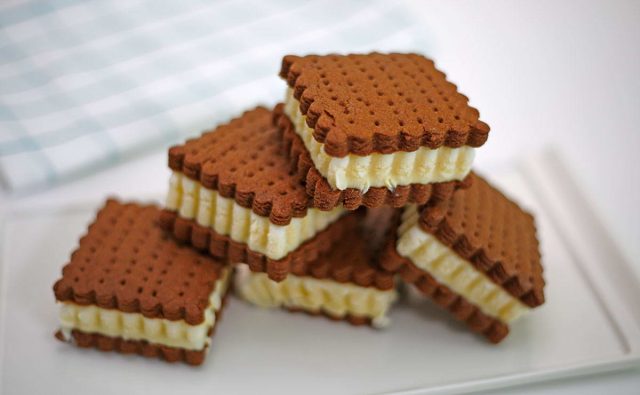 طريقة عمل ايس كريم بسكويت