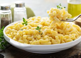 طريقة عمل مكرونة بالموزاريلا بدون فرن