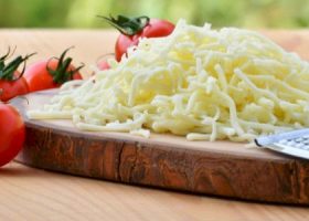 طريقة عمل الموتزاريلا الإيطالية الأصلية