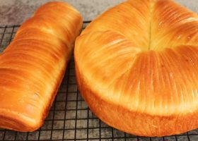 طريقة عمل خبز لفة الصوف بالموزاريلا