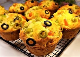 طريقة عمل مافن مالح بالجبنةوالزيتون