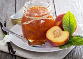 طريقة عمل مربى الدراق مع اللوز