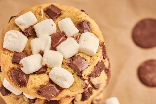 طريقة عمل كوكيز الشوفان بالشوكولاتة والمارشميلو