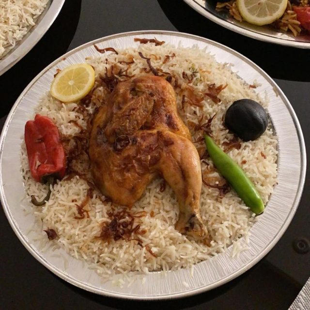 طريقة عمل كبسة بيضاء بالدجاج