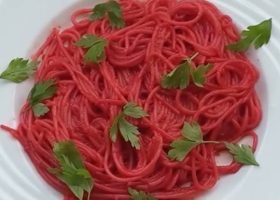 طريقة عمل باستا بصلصة الشمندر