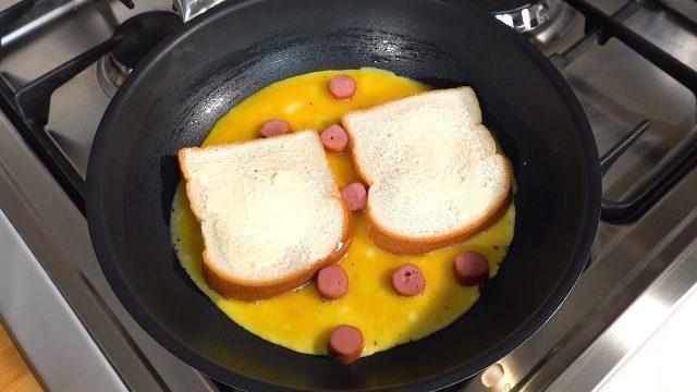 طريقة عمل ساندويش النقانق والبيض