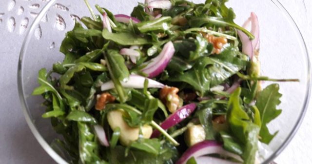 طريقة عمل سلطة الروكا مع البصل