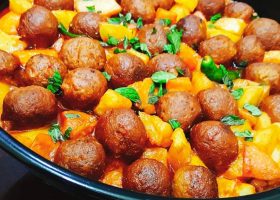 طريقة عمل كرات اللحم بالبطاطس