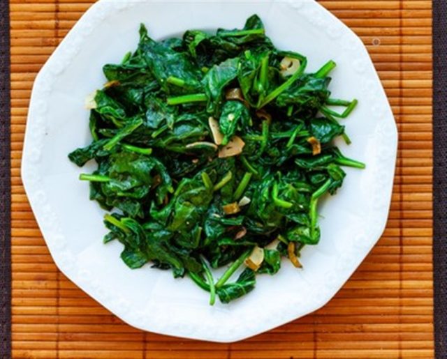 طريقة عمل سلطة السبانخ بالزيت للرجيم