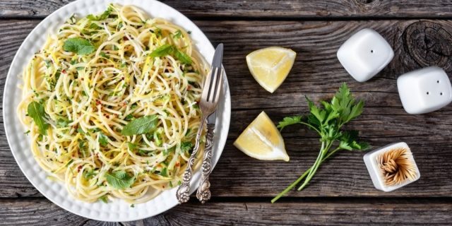 طريقة عمل باستا بالليمون والكزبرة