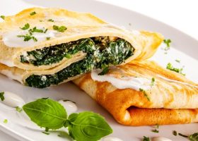 طريقة عمل كريب بحشوة السبانخ للرجيم