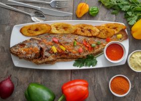 طريقة عمل سمك مشوي بالبهارات الحارة والطحينية