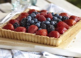 طريقة عمل تارت التوت الشهي