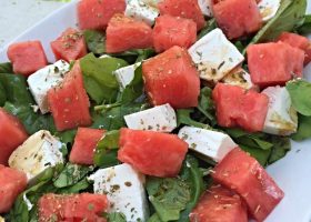 طريقة عمل سلطة بطيخ بالجبن