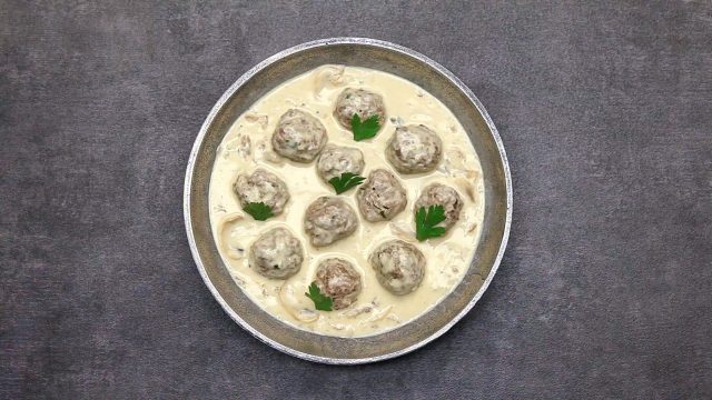 طريقة عمل كرات اللحم بالفطر والكريمة