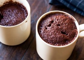 طريقة عمل كيكة الميكرويف 3 دقائق بدون بيض