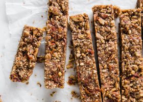 طريقة عمل أصابع المكسرات بالفراولة والسمسم