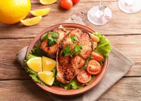 طريقة عمل طاجن السمك مع الخضار للرجيم