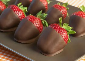طريقة عمل فراولة مجففة بالشوكولاتة