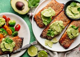 طريقة عمل سلمون مشوي بصلصة البيستو