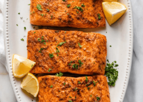 طريقة عمل سلمون بالمقلاة الهوائية للرجيم