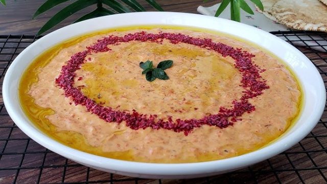 طريقة عمل تغميسة الفيتا بالفلفل الأحمر المشوي