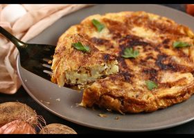 طريقة عمل تورتيلا البطاطس الإسبانية