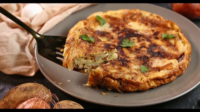 طريقة عمل تورتيلا البطاطس الإسبانية