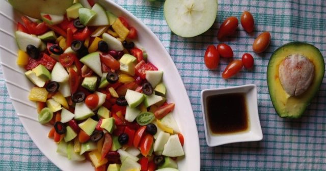 طريقة عمل سلطة الأفوكادو بالتفاح