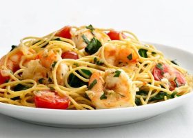 طريقة عمل مكرونة فواكه البحر