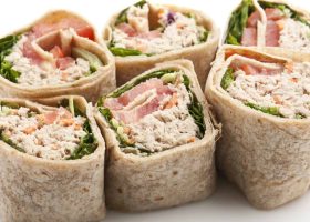 طريقة عمل لفائف التونا بالأفوكادو للرجيم