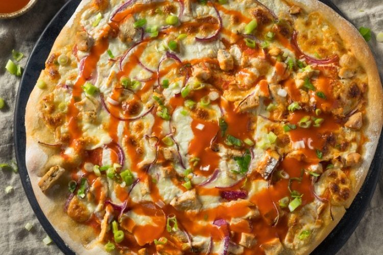 طريقة عمل بيتزا دجاج البافلو