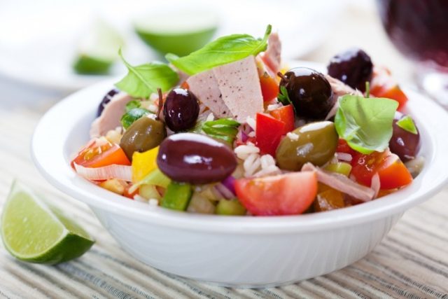 طريقة عمل سلطة الأرز بالتيركي والزيتون