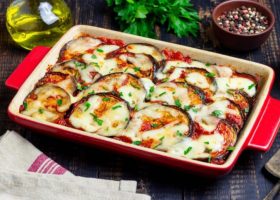 طريقة عمل صينية بطاطس وباذنجان بالفرن